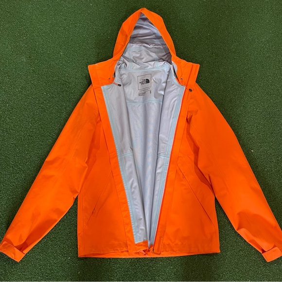 The North Face Skiing Shell - Picture 5 of 5